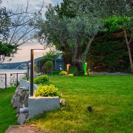 Villa Seaways Palaiontsiflikion Exterior photo